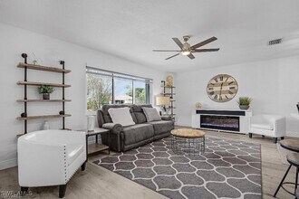 5301 Shalley Cir E in Ft. Myers, FL - Building Photo - Building Photo