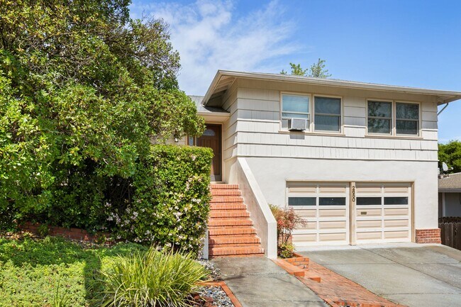 2650 Mcgarvey Ave in Redwood City, CA - Building Photo - Building Photo
