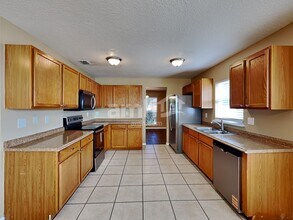 1461 Whooping Dr in Groveland, FL - Foto de edificio - Building Photo