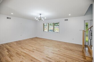 250 Blauvelt Rd in Pearl River, NY - Building Photo - Building Photo