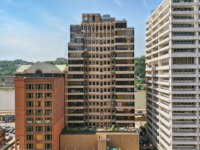 151 Fort Pitt Blvd in Pittsburgh, PA - Building Photo - Building Photo