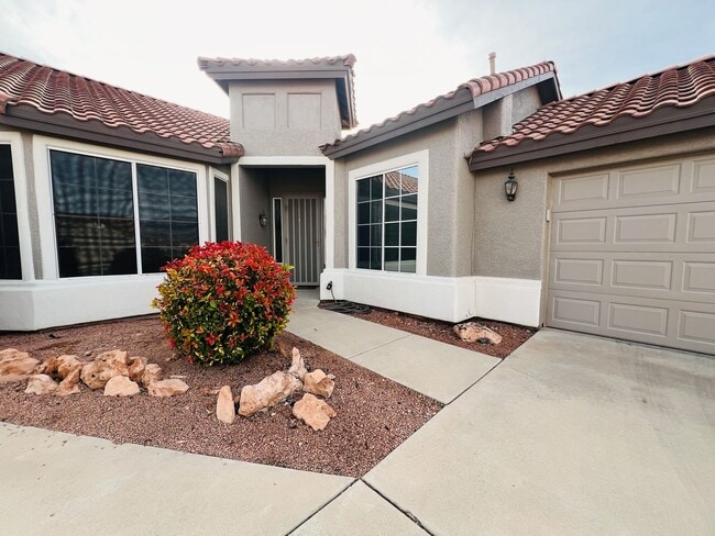 property at 515 S Valle Escondido