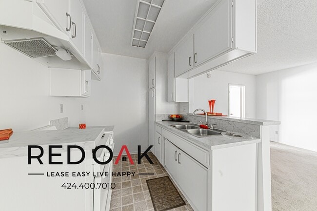 17821 Halsted St in Los Angeles, CA - Foto de edificio - Building Photo