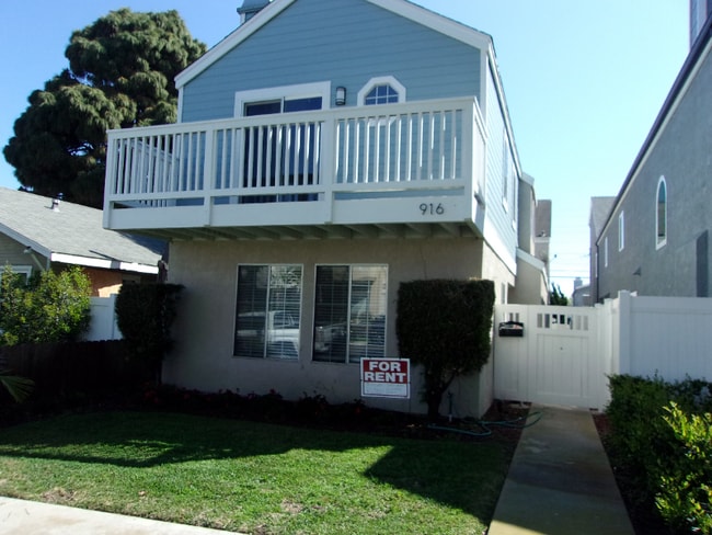 916 California St in Huntington Beach, CA - Building Photo - Building Photo