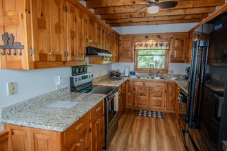 328 Sharp Top Cir in Blairsville, GA - Building Photo - Building Photo