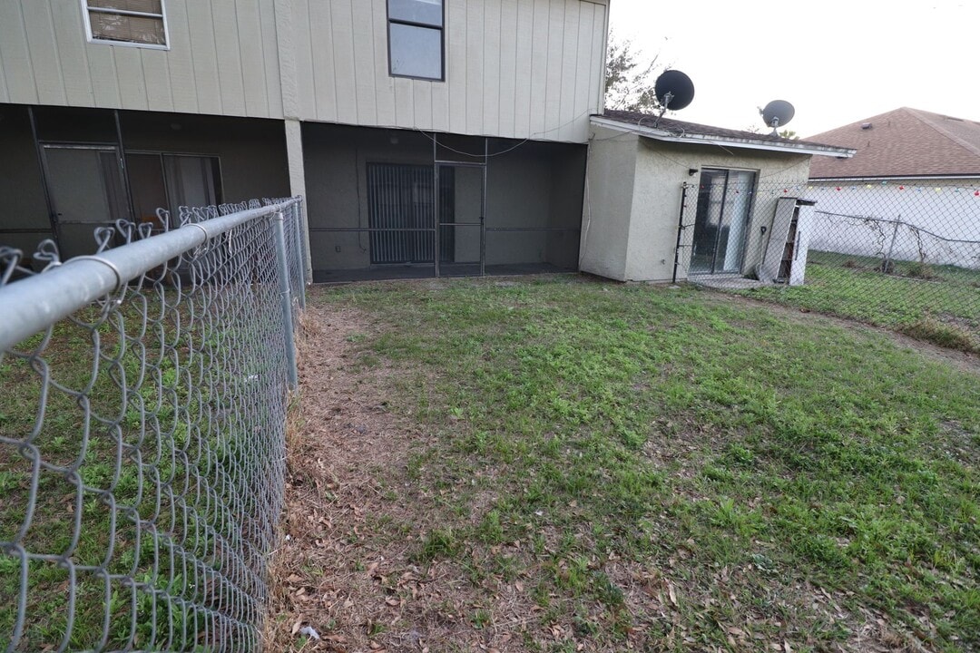 727 Lucaya Dr in Poinciana, FL - Building Photo