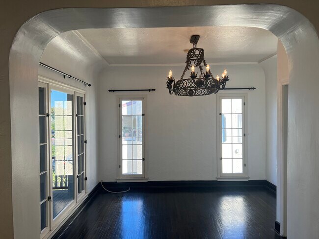 1614 Cimarron St in Los Angeles, CA - Building Photo - Building Photo