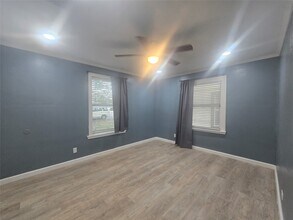 1905 Oleander in La Marque, TX - Foto de edificio - Building Photo