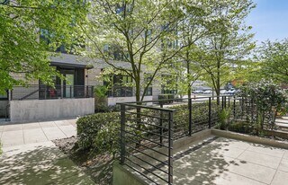 2046 NW 16th Ave in Portland, OR - Building Photo