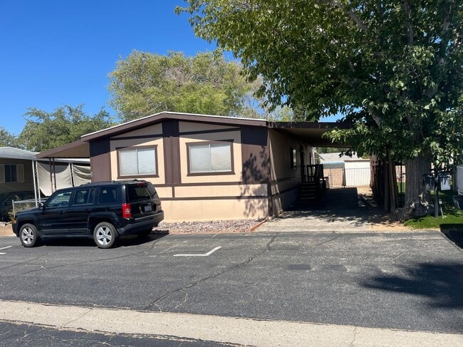 5711 Columbia Way in Lancaster, CA - Building Photo - Building Photo