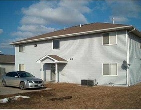 1009-1011 N 6th St in Indianola, IA - Foto de edificio - Building Photo