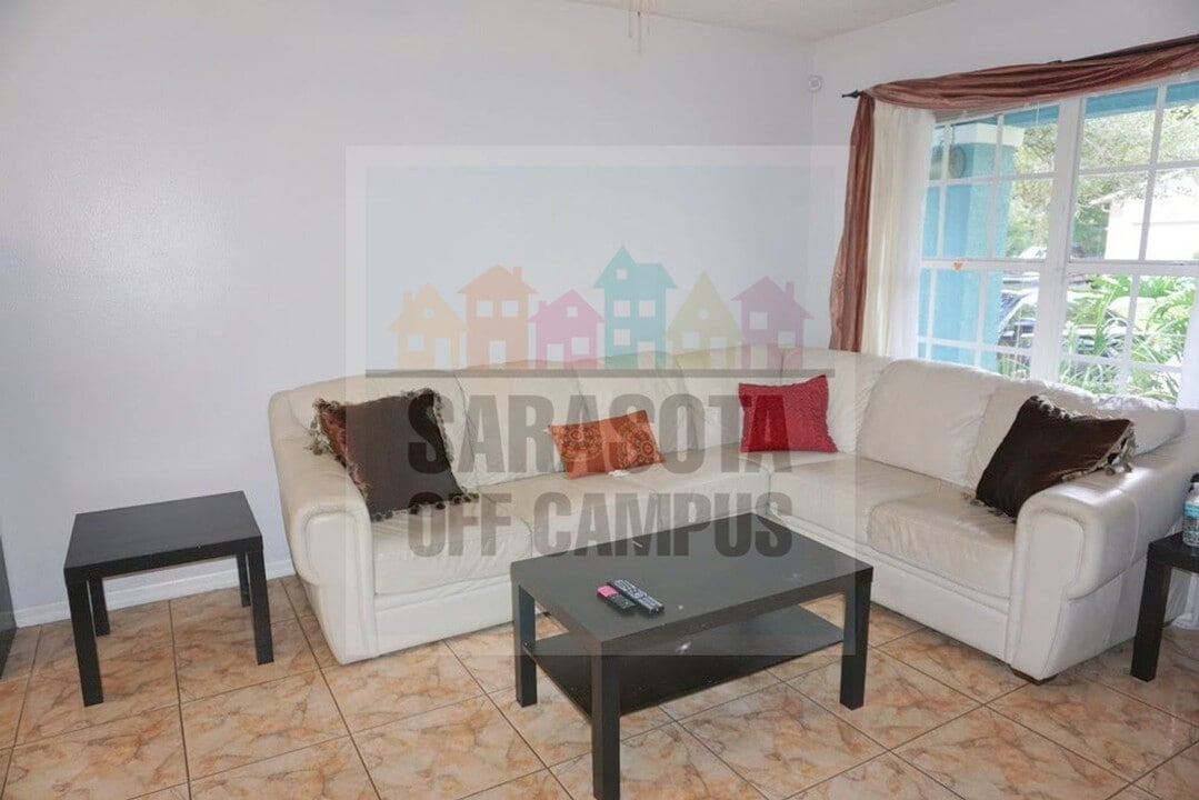 1380 43rd St in Sarasota, FL - Building Photo