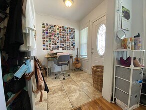 2 Vassar St, Unit 1 in Medford, MA - Foto de edificio - Building Photo