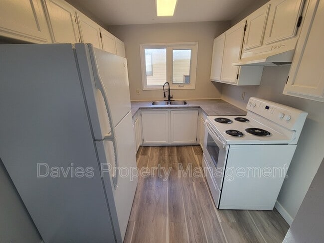 12212-12277 77 St NW in Edmonton, AB - Building Photo - Building Photo