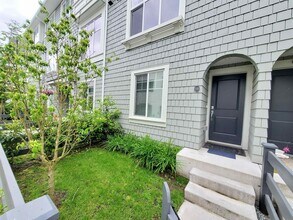 15850-85 85 Ave in Surrey, BC - Building Photo - Building Photo