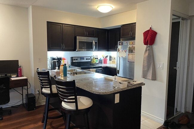 19 Grand Trunk Crescent in Toronto, ON - Building Photo - Building Photo