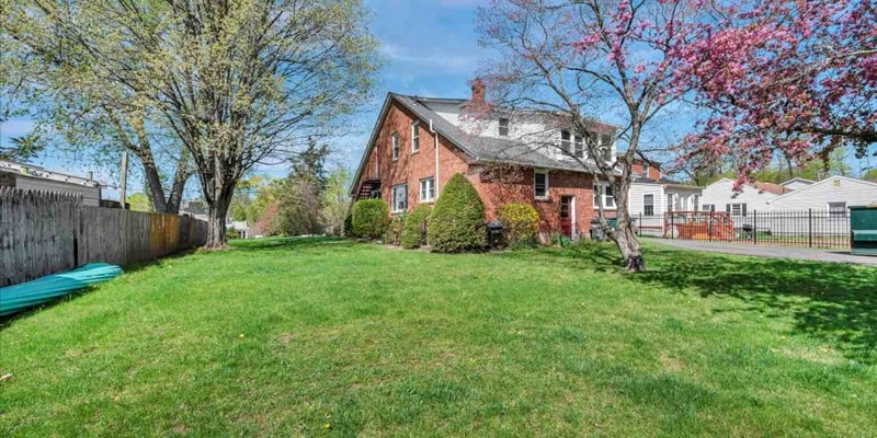 14-14 Ridgefield St in Manchester, CT - Foto de edificio