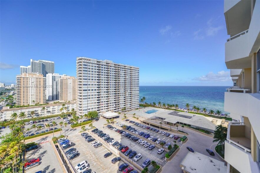 1980 S Ocean Dr, Unit 14P in Hallandale Beach, FL - Building Photo