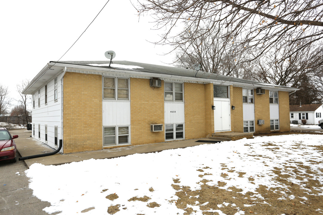 4623 NW 62nd Ave in Johnston, IA - Foto de edificio