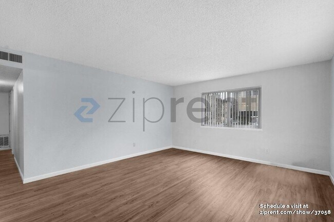 4561 Ashcroft Ave in Sacramento, CA - Building Photo - Building Photo