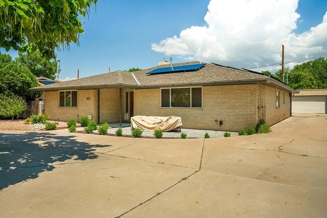 1623 San Patricio Ave SW in Albuquerque, NM - Foto de edificio - Building Photo
