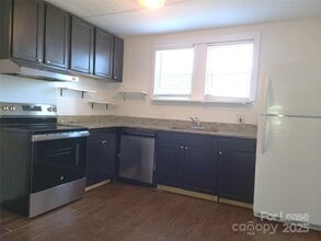 3916 Bearwood Ave in Charlotte, NC - Building Photo - Building Photo