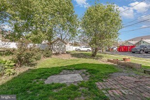 422 Mulberry St in Newport, PA - Building Photo