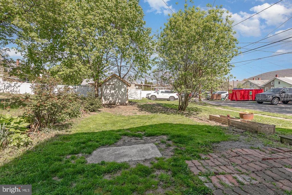 422 Mulberry St in Newport, PA - Building Photo