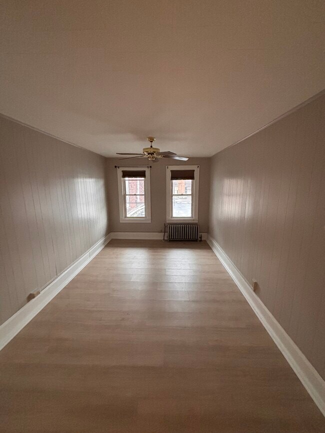 212 E Main St in Louisville, OH - Building Photo - Building Photo