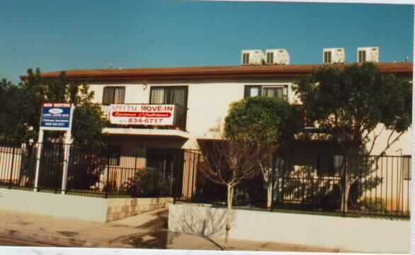 10026 Laurel Canyon Blvd in Pacoima, CA - Building Photo