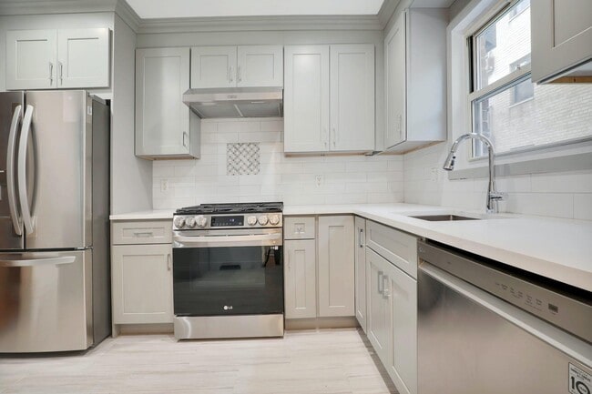 22 Chapel Pl in Great Neck, NY - Building Photo - Building Photo