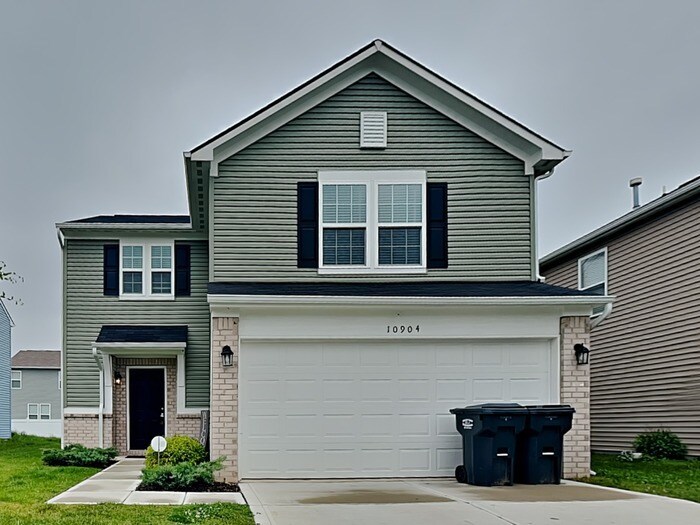 10904 Mansfield Way in Ingalls, IN - Building Photo