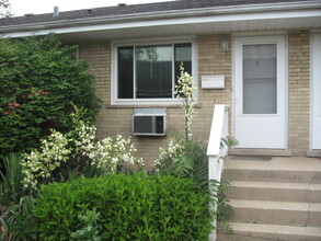 5009 Florence Ave, Unit 2 in Downers Grove, IL - Foto de edificio - Building Photo