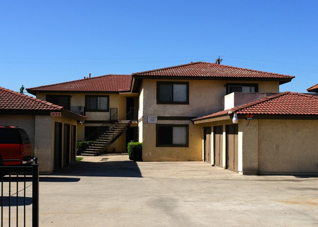 1455 W Stoneridge Ct in Ontario, CA - Foto de edificio - Building Photo