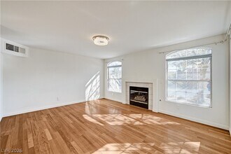 1602 Coyote Run Dr in Henderson, NV - Building Photo - Building Photo