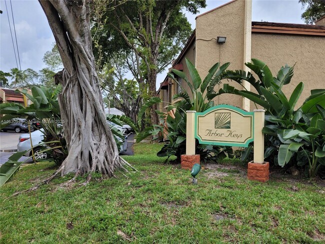 4509 Treehouse Ln in Tamarac, FL - Building Photo - Building Photo