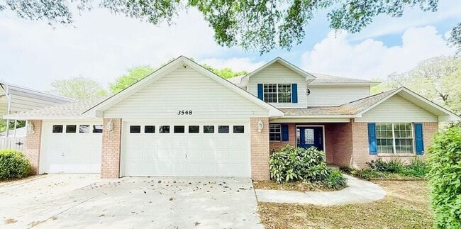 property at 3548 Stratford Ln