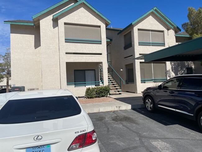 5271 S Lindell Rd in Las Vegas, NV - Building Photo - Building Photo