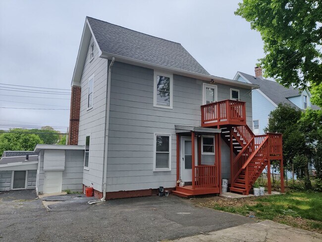 141 Hawkins St in Derby, CT - Building Photo - Building Photo