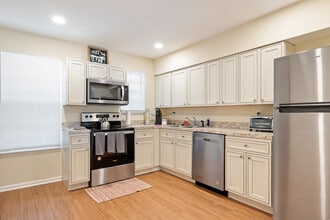 Jackson Properties in Tallahassee, FL - Building Photo - Interior Photo