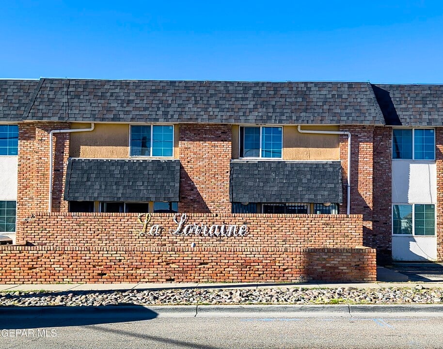 333 Eubank Ct in El Paso, TX - Building Photo