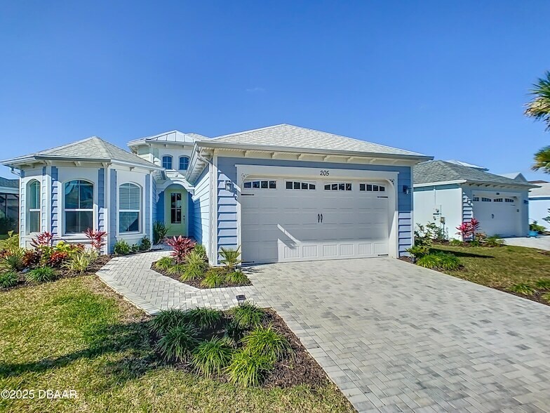 205 Cheeseburger Dr in Daytona Beach, FL - Building Photo
