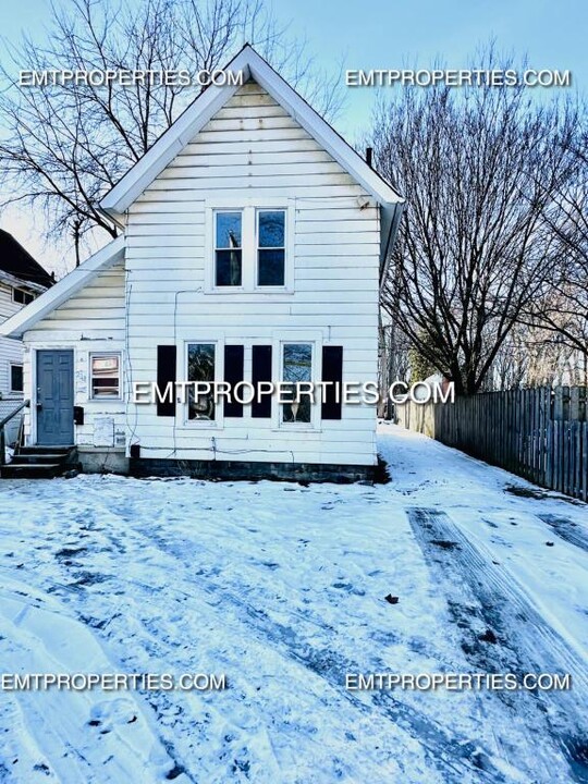 230 Furnace St in Elyria, OH - Building Photo