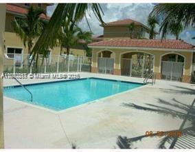 2168 NE 167th St in North Miami Beach, FL - Foto de edificio - Building Photo