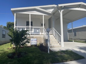 6859 Coconut Grove Cir in Ellenton, FL - Foto de edificio - Building Photo