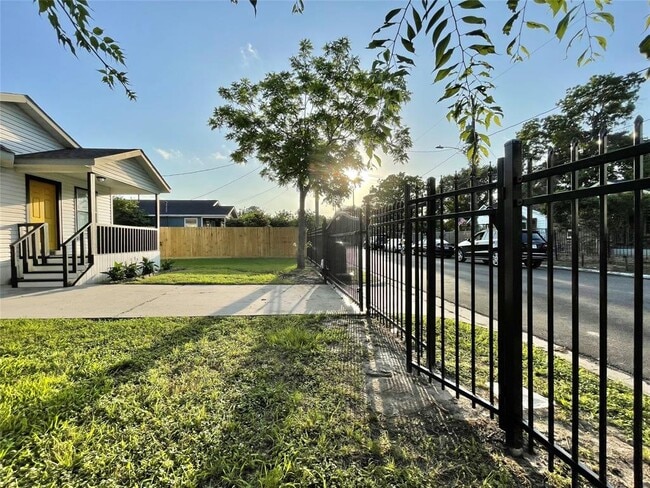 property at 702 1/2 E 32nd St