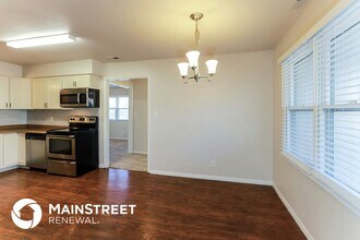 319 Holiday Dr in Lansing, KS - Foto de edificio - Building Photo