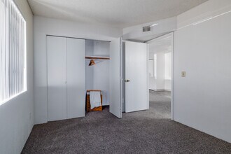 Desert Springs in Tucson, AZ - Building Photo - Interior Photo