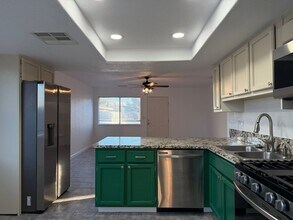 204 W Robertson Rd in Ridgecrest, CA - Building Photo - Building Photo