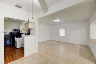 2063 NE 173rd St in North Miami Beach, FL - Building Photo - Building Photo